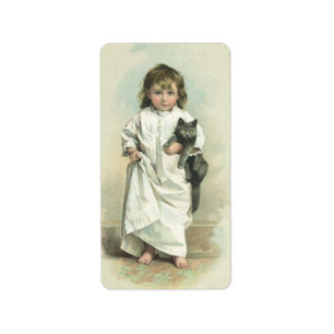 Etiqueta Chica victoriana de época en un camisón con su gat