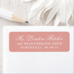 Etiqueta Clásico Elegante Rosa Dorado Letra de Boda<br><div class="desc">Un nombre con letra cursiva blanca y tipografía elegante aportan un encanto romántico a esta etiqueta de dirección de devolución de boda de oro rosa. Un diseño refinado y una paleta femenina la hacen perfecta para invitaciones de boda, fiestas de soltera, anuncios de "save the date" y correspondencia de compromiso....</div>