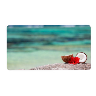 Etiqueta Coco con flores tropicales en una costa exótica