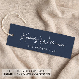 Etiqueta colgante azul de letra chic