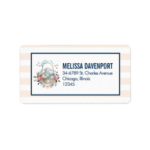 Etiqueta Conejo lindo en una canasta con huevos y flores de