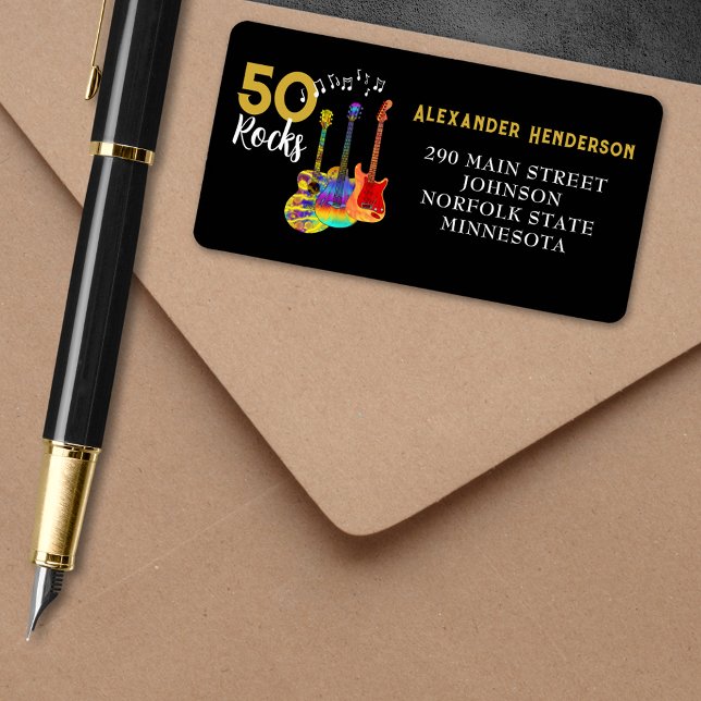 Etiqueta Confirmación de asistencia a la fiesta de cumpleañ (Rock and roll 50th birthday party RSVP return address label funky guitars cool gold typography black)