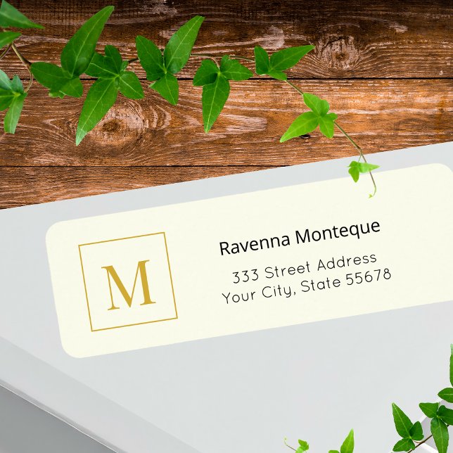 Etiqueta Cream Luxury Serif Personalized Monogram (Subido por el creador)