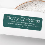 Etiqueta Curva Merry Christmas pine green Return address<br><div class="desc">Color verde pálido o cualquier otra etiqueta de la dirección de retorno de color con el texto blanco "Feliz Navidad" en una tipografía adorable y su dirección de retorno debajo. Puede cambiar los colores de fondo y fuente a cualquier color personalizado con la herramienta de diseño.</div>