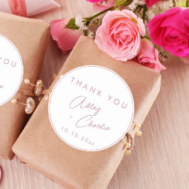 Etiqueta de agradecimiento de boda en fuente moder