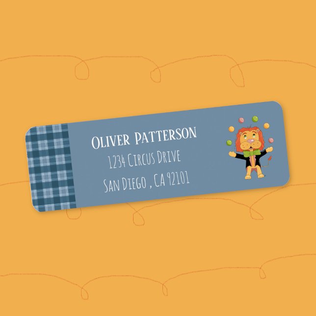 Etiqueta de dirección de devolución azul con león  (Cute blue return address label with a juggling lion . )