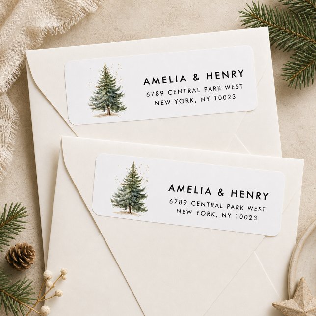 Etiqueta de dirección de devolución de árbol de Na (Rustic Minimal Christmas Tree Return Address Label displayed on cream envelopes)