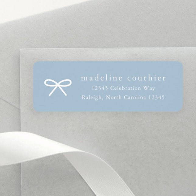 Etiqueta de dirección de devolución de baby shower (Simple bow dusty blue return address labels.)