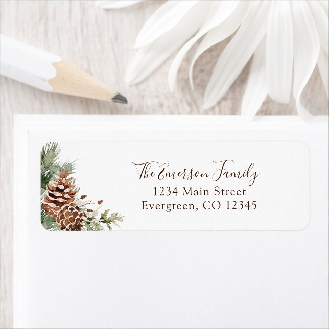Etiqueta de dirección de devolución de invierno de (Holiday Winter Pinecone Greenery White Return Address Label by Painted Paperie)