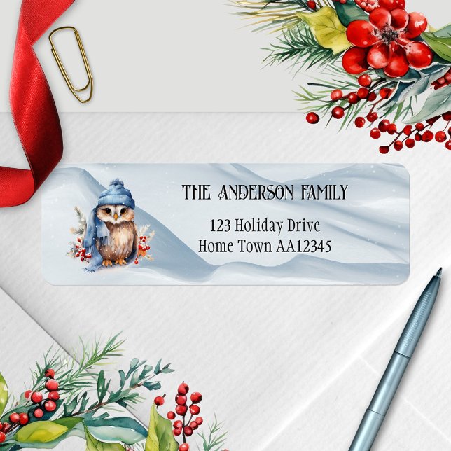 Etiqueta de dirección de devolución de Navidades d (Christmas return address label featuring a cute watercolor owl in a winter snow scene)