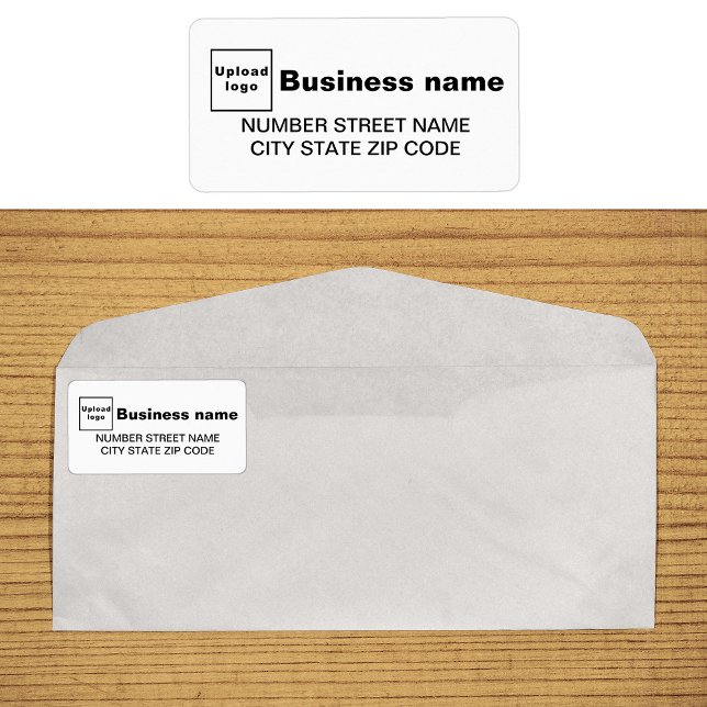 Etiqueta de dirección de negocio blanca (White business address label on envelope)