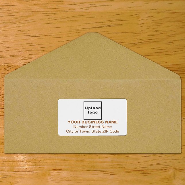 Etiqueta de Envío Comercial con Texto Marrón Centr (Center aligned shipping label in brown text on envelope)