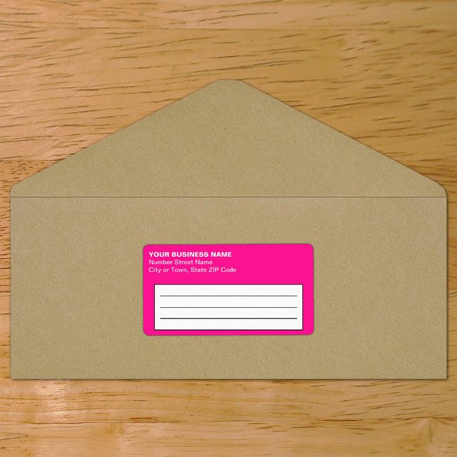 Etiqueta de envío de negocios rosa basada en texto (Plain text pink business shipping label on envelope)