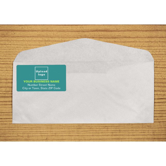 Etiqueta de envío verde Verde azulada para empresa (Center aligned business teal green shipping label on envelope)