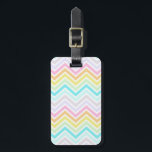 Etiqueta de equipaje de Chevron con arcoiris<br><div class="desc">Viaja con estilo con esta etiqueta de equipaje de la chevron arcoiris! No olvide revisar toda nuestra gama de productos con un diseño de Chevron Arcoiris!</div>