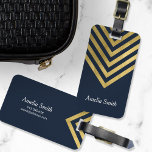 Etiqueta de equipaje geométrico de oro azul y fals<br><div class="desc">Viaja con estilo con esta etiqueta azul de moda con un diseño geométrico falso de oro. También disponible en rojo, negro y verde en mi tienda -> www.zazzle.com/RosewoodandCitrus?rf=238364477188679314 Personalice esta etiqueta con su información y para más opciones como cambiar el tipo de letra y su tamaño haga clic en el...</div>