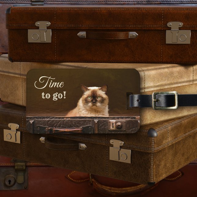 Etiqueta de equipaje maleta de gato en vinagre (Luggage tag featuring a somewhat grumpy cat who already jumped in the suitcase)