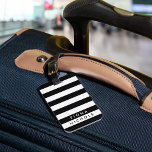 Etiqueta de equipaje personalizada de franja blanc<br><div class="desc">Rayas blancas y negras,  limpias y modernas,  personalizable completo con nombres y detalles de contacto. ¡Nunca más pierdas la pista de tu bolso!</div>
