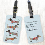 Etiqueta de equipaje personalizada del perro Dachs<br><div class="desc">Pequeña salchicha de Dachshund o perritos de peluquería en ropa de cama de lana. Perfecto para los amantes de los perros y los paseantes. Arte original de Nic Squirrell. Cambiar los detalles de contacto en la parte posterior.</div>