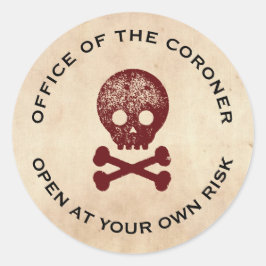 Etiqueta de Halloween con cráneo y huesos cruzados