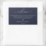 Etiqueta de la bolsa de bienvenida del invitado de<br><div class="desc">Elegante y moderno boda marca de la bolsa de bienvenida. La plantilla proporciona líneas para el mensaje,  los nombres y la fecha del evento. Tipografía blanca sobre fondo azul marino.</div>