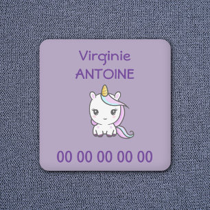 Etiqueta de niños morados con unicornio corto