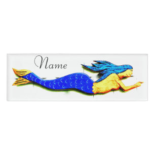 Etiqueta De Nombre apuntando a una sirena de cola azul