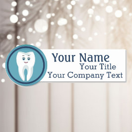 Etiqueta de nombre con logotipo dental dental Pers