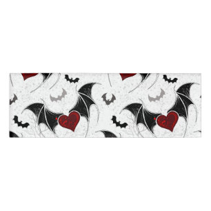 Etiqueta De Nombre Corazón de Halloween con alas de murciélago negro