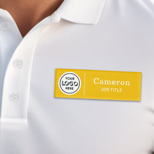Etiqueta de nombre de empleado amarillo con logoti