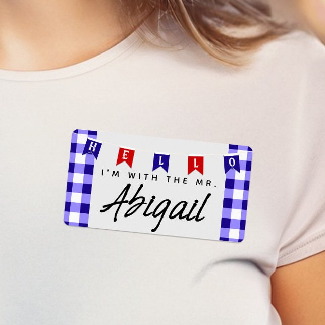 Etiqueta de nombre familiar de Cute Picnic Gingham (Cute "I'm with the Mr." Wedding or Shower Picnic "Hello My Name Is" Name Tags)