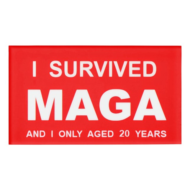 Etiqueta De Nombre I Survived MAGA (Anverso)
