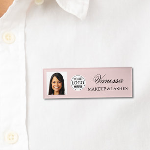 Etiqueta De Nombre Logotipo de escritura en rosa sonrosado Foto Maqui