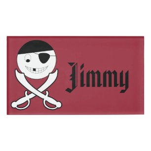 Etiqueta De Nombre Pirata sonriente amistoso con espadas cruzadas en