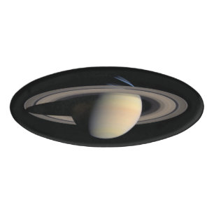 Etiqueta De Nombre Planta gigante de gas Saturno iluminado por Cassin
