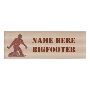 Etiqueta De Nombre Un nombre gracioso de Sasquatch Crypto que camina