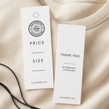 Etiqueta de precio de ropa blanca con logotipo
