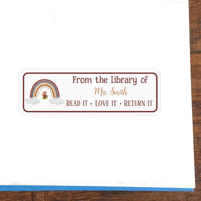 Etiqueta de presupuesto de la biblioteca de aulas  (Budget classroom library stickers with owl and rainbow . )