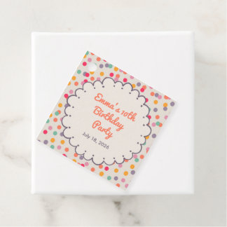 Etiqueta de regalo de cumpleaños con confeti color