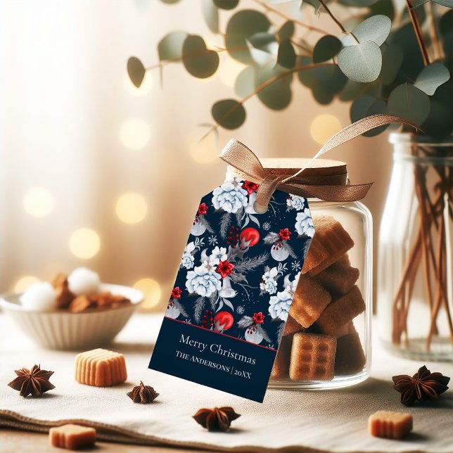 Etiqueta de regalo de Navidad alegre con follaje a (Blue Red Silver Foliage Merry Christmas Gift Tag on a small Christmas jar filled with sweets.)