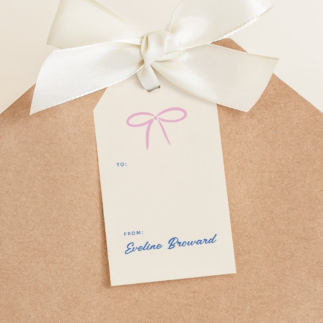 Etiqueta de regalo rosada simple en blanco (everyday gifts tag featuring a simple pink bow and soft blue personalized text with a pattern)