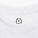Etiqueta de ropa rosa gris de monograma con marco<br><div class="desc">Etiquetas de ropa de monograma enmarcadas florales en gris,  azul,  amarillo y rosa sobre un fondo blanco.</div>