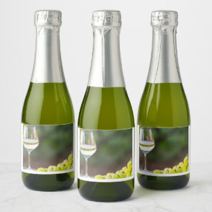 Etiqueta de Vino Blanco y Uvas