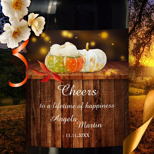 Etiqueta de vino de bodas de bodas festivas (Festive colorful wine label featuring pumpkins and autumn leaves on rustic wood with sparkling light)