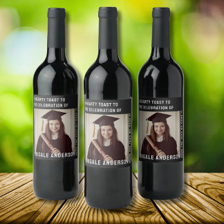 Etiqueta de vino de tipografía blanca y fotografía