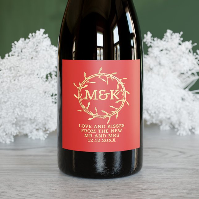 Etiqueta de vino de vacaciones de invierno de mist (Festive red and gold mistletoe wreath wine label with space for your initials and message)