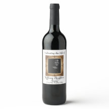 Etiqueta de vino dorada conmemorativa