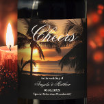 Etiqueta de vino Tropical Sunset Palm Beach Weddin<br><div class="desc">Una etiqueta de vino elegante con puesta de sol en una playa tropical con palmeras. Hermoso para una boda en la playa o aniversario,  así como cualquier otra celebración.</div>