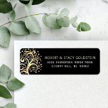 Etiqueta Dirección Bat Mitzvah Black Gold Tree of Life Retu<br><div class="desc">Estar orgulloso, regocijarse y mostrar este hito de su Bat Mitzvah favorito con esta divertida, sofisticada y personalizada etiqueta de dirección de retorno! Un gráfico árbol de Relieve metalizado de oro falso con brillante Estrella de David y "hojas" de punto, junto con la tipografía sans serif, sobrepone un rico, sofisticado...</div>