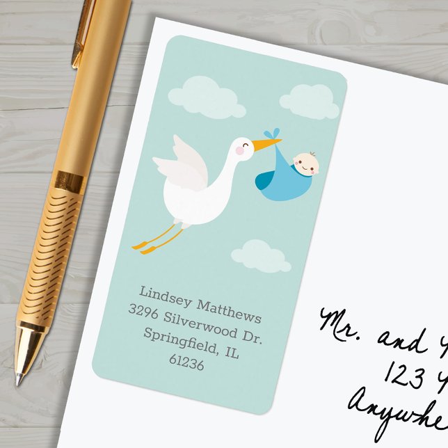 Etiqueta Dirección de devolución de Baby Shower de Blue Sto (Blue stork bundle boy baby shower return address labels)